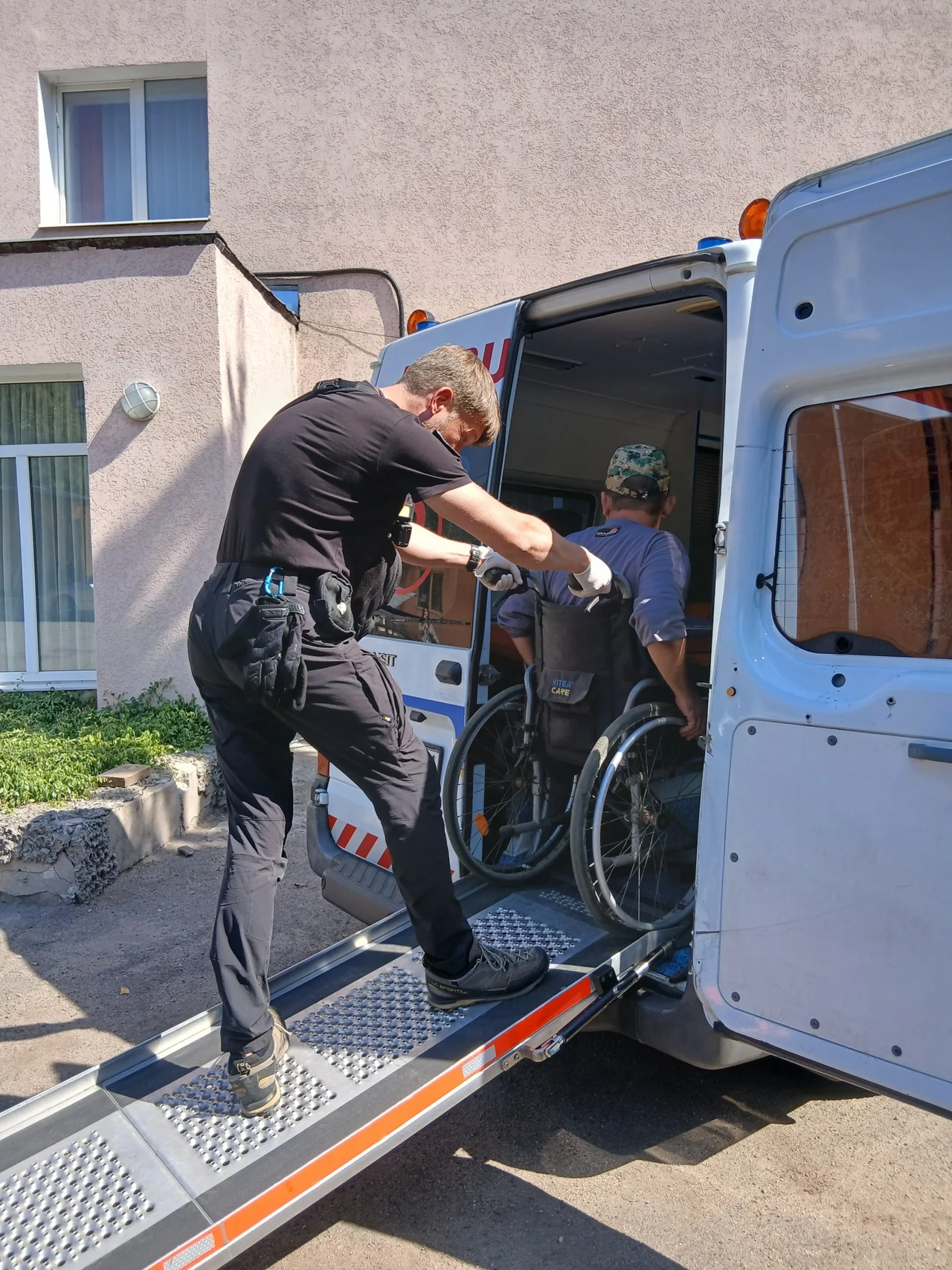 02 / Посадка в транспорт